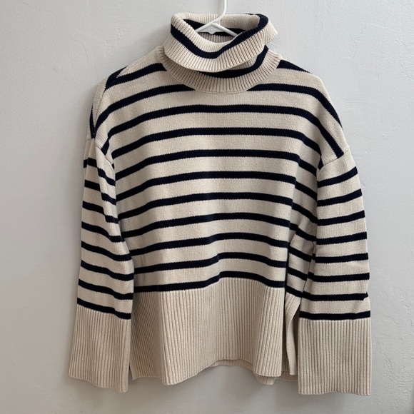 GAP Sweaters - GAP Sweater